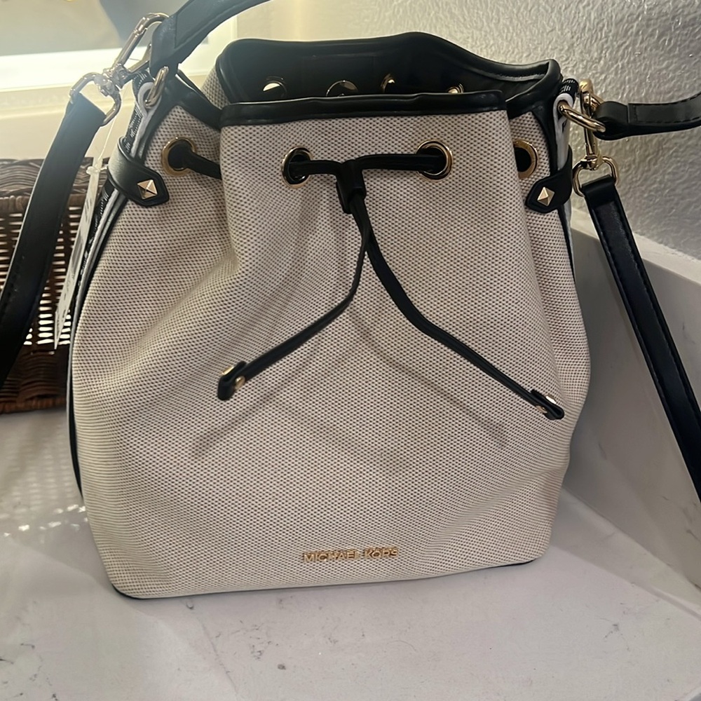 Michael Kors Black and cream Shoulder bucket Bag NWT $328 retail price - Picture 11 of 13